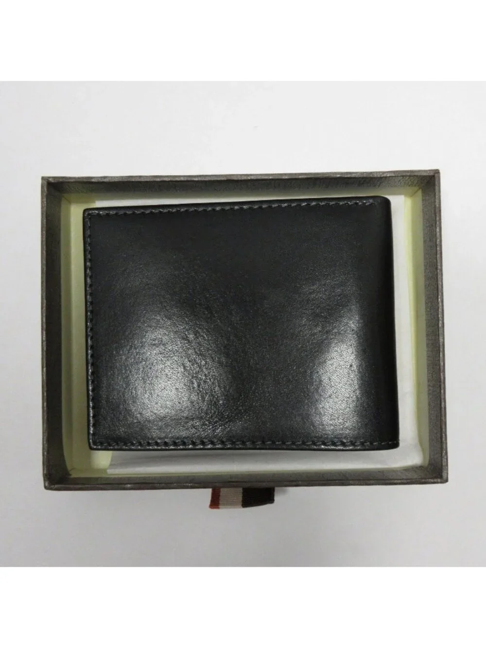 Trafalgar Wallet One Size Bifold Leather Credit Card Slots Luxury NEW